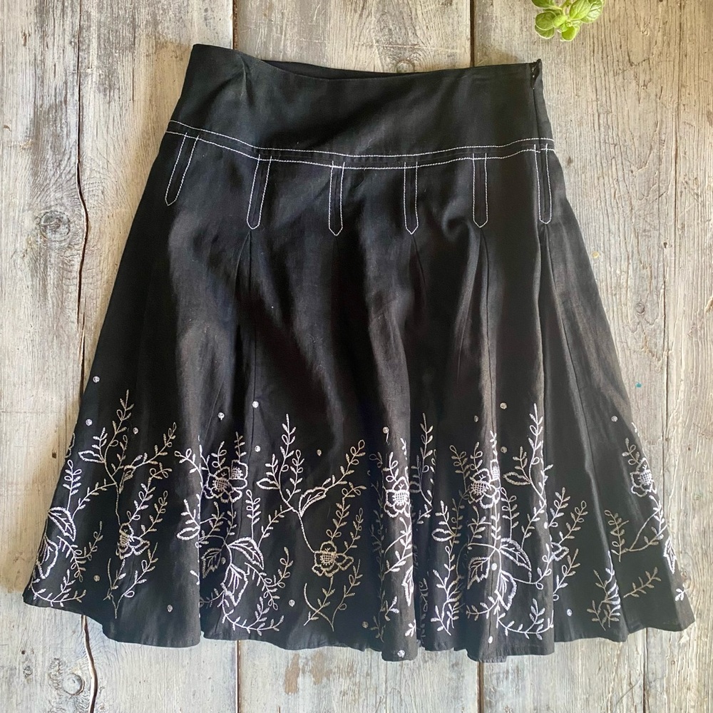 linen and rayon size 10 a-lined linen and rayon skirt.